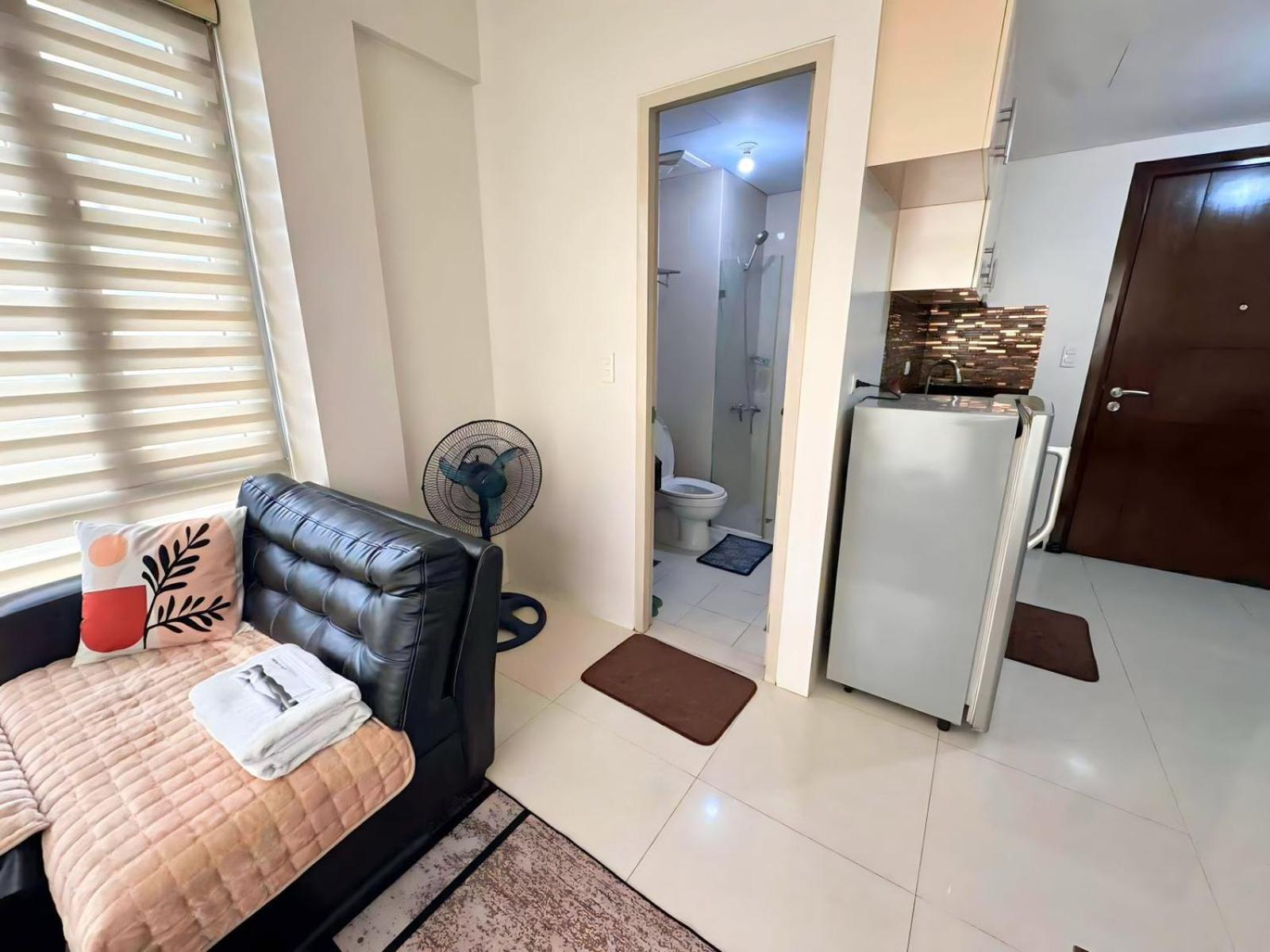 Apartment Lovely Unit I Across Naia Terminal 3 Airport